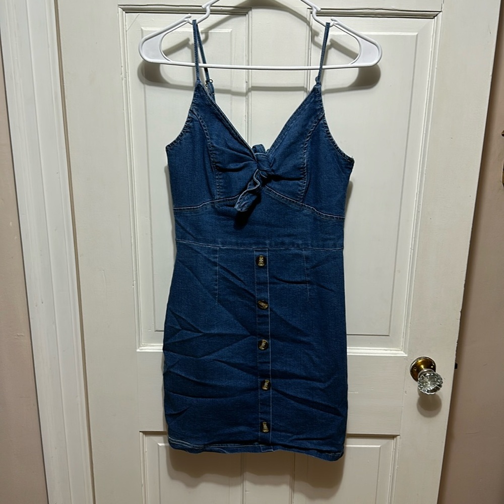 Denim dress with buttons and tie